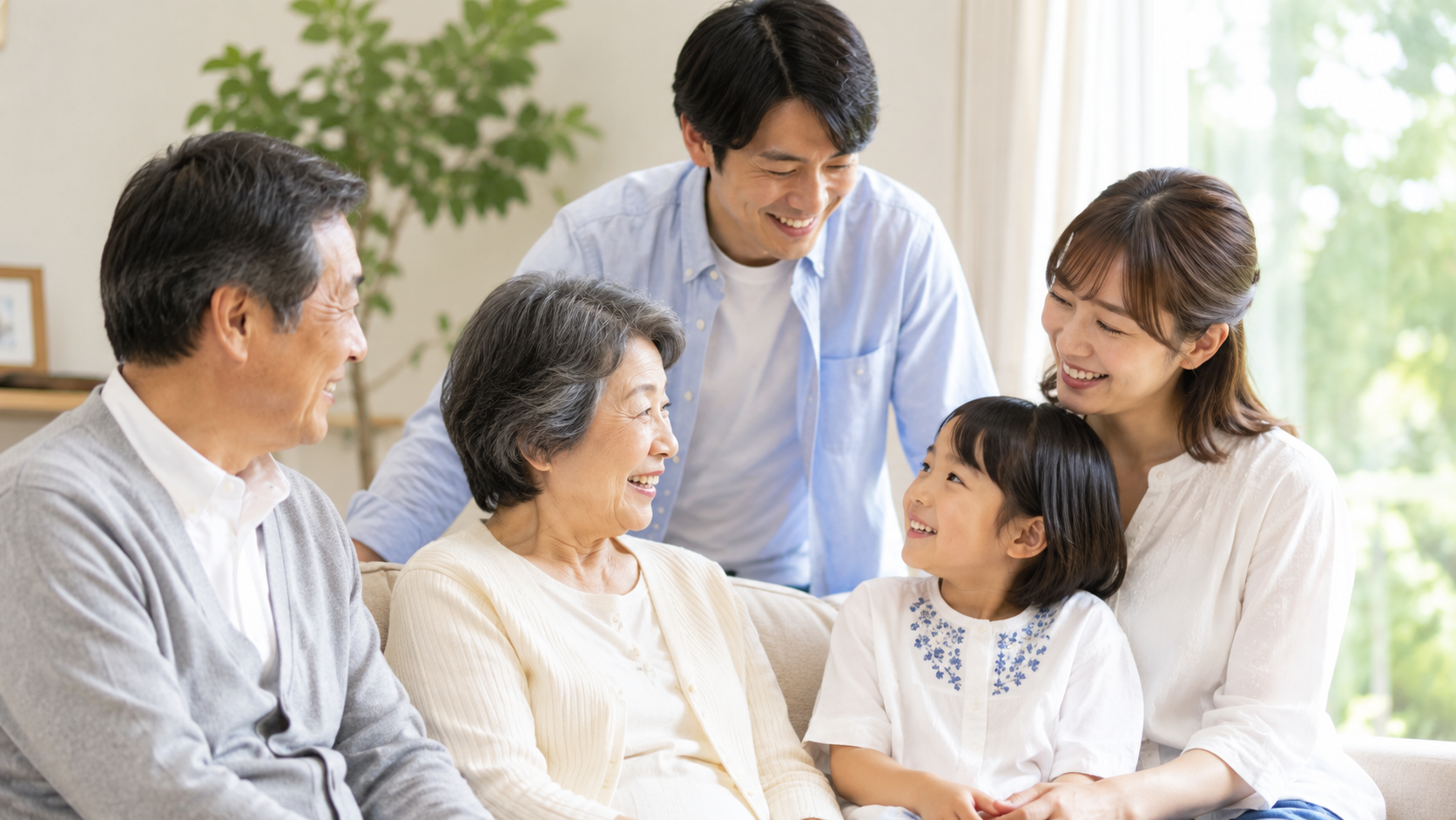 鮫川村にいる家族の葬儀にも備えられるさくらの会を家族で確認する様子
